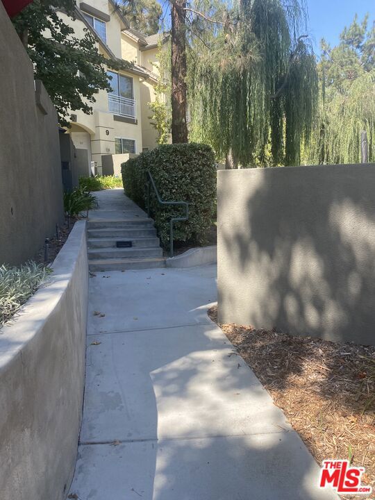 4600 Don Lorenzo Drive, Los Angeles CA: https://media.crmls.org/mediaz/8e762064-742f-4216-a5e0-06322ed07062.jpg