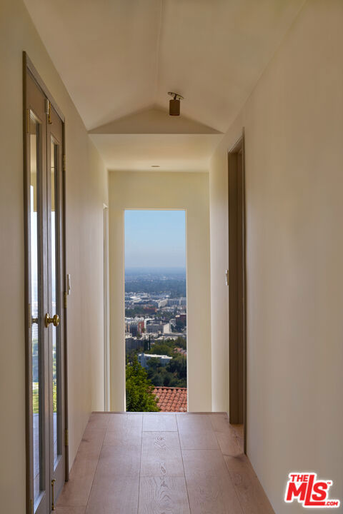 https://media.crmls.org/mediaz/8e765d3e-a7df-40c2-b9dc-18c24f89f728.jpg?preset=X-Large