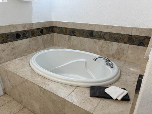 6387 Narcissus Ave, Newark CA: https://media.crmls.org/mediaz/8e767735-b62e-4f33-9844-336514bbf1b0.jpg