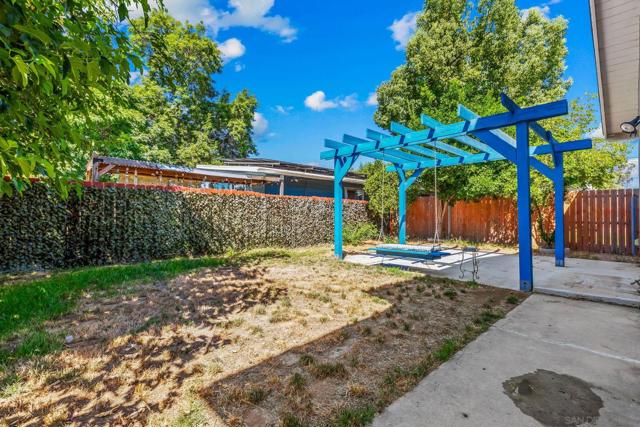 507 9Th St, Ramona CA: https://media.crmls.org/mediaz/8e767f82-7d26-4bdc-9dd2-e91ed192e396.jpg