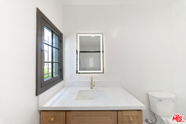 1005 Genesse, West Hollywood CA: https://media.crmls.org/mediaz/8e768cbf-998c-4a1b-8a01-2223faf6410f.jpg