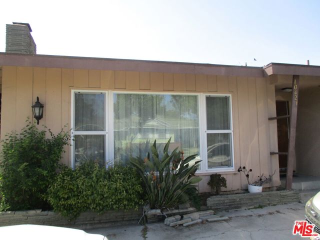 10421 S 1st Avenue, Inglewood CA: https://media.crmls.org/mediaz/8e76a5a1-6639-4153-b54b-f1544b9dfb24.jpg