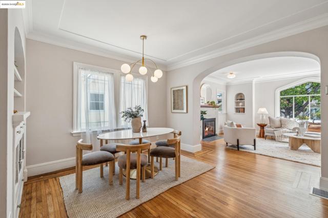803 Evelyn Ave, Albany CA: https://media.crmls.org/mediaz/8e776c11-1b46-4de3-8b80-3bc8100c9c3f.jpg