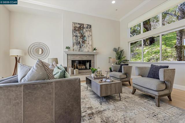 4 Berrybrook Hollow, Orinda CA: https://media.crmls.org/mediaz/8e77a1fc-7907-4ff9-bf49-db95df42c0ed.jpg