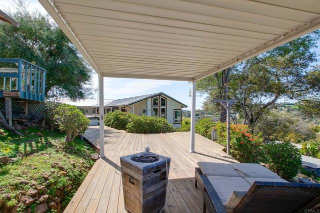 1628 Lone Oak Rd, Vista CA: https://media.crmls.org/mediaz/8e77cb12-954f-4bf2-8cd5-047a658afd00.jpg
