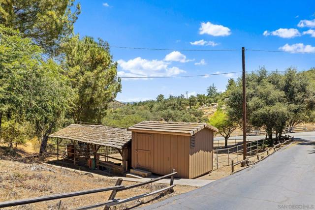 2686 Via Viejas, Alpine CA: https://media.crmls.org/mediaz/8e780fad-7471-49c3-bb49-ba93d5357caa.jpg