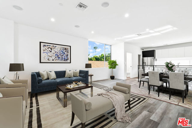 421 S Wilton Place, Los Angeles CA: https://media.crmls.org/mediaz/8e7865ee-dea9-40dc-bd2d-17d194cd0e3e.jpg
