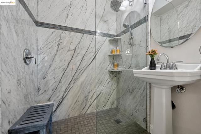 952 Amador St, Richmond CA: https://media.crmls.org/mediaz/8e789e91-93d0-422f-b860-1156e44cbcb1.jpg