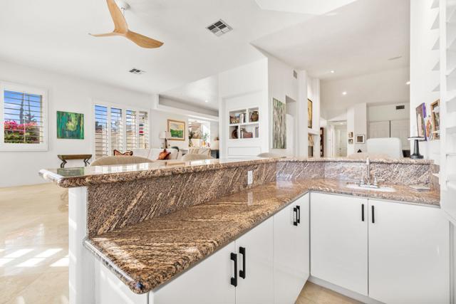 47560 Via Montigo, La Quinta CA: https://media.crmls.org/mediaz/8e78d831-c246-401e-abf7-db5747c6b08f.jpg