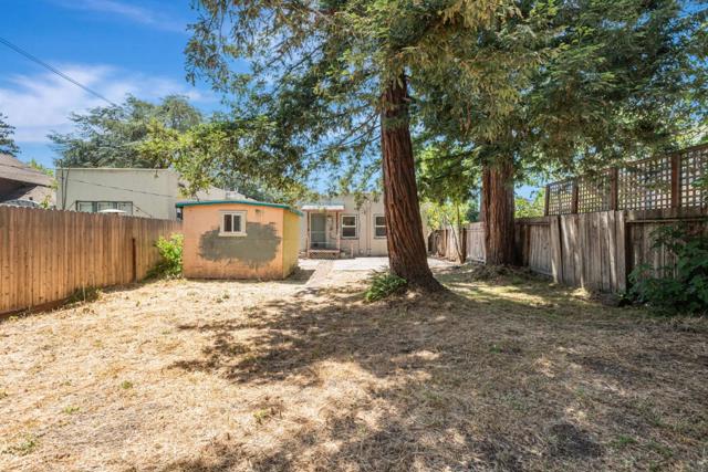 141 Clinton Street, Redwood City CA: https://media.crmls.org/mediaz/8e79a574-6e8d-45fb-8074-7f29ffb42879.jpg