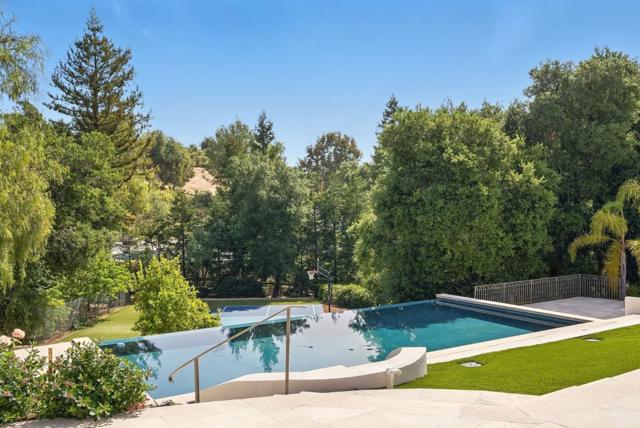 12690 Dianne Drive, Los Altos Hills CA: https://media.crmls.org/mediaz/8e79ad33-9d7b-4dc0-bcb0-a850bb43f402.jpg