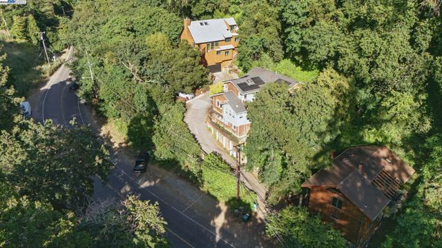 7380 Claremont Ave, Berkeley CA: https://media.crmls.org/mediaz/8e79cd0c-ea5e-41b4-a7d2-5cd24dbcd635.jpg