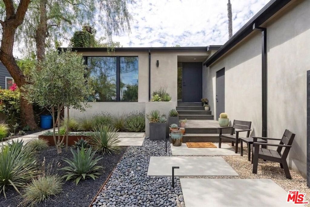 7102 Pacific View Drive — Modern