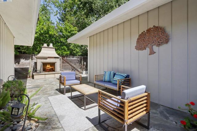 688 Danville Blvd, Danville CA: https://media.crmls.org/mediaz/8e7a66a2-80f5-4ed3-af41-9100c8165a5b.jpg