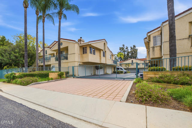 574 Charles Street, Moorpark CA: https://media.crmls.org/mediaz/8e7a7737-ee47-4a73-9a90-03d6c2f57d5d.jpg