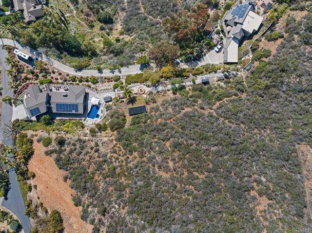 3698 Camino De Las Lomas, Vista CA: https://media.crmls.org/mediaz/8e7a7df2-2af7-46fc-aee6-0793a21afe3f.jpg