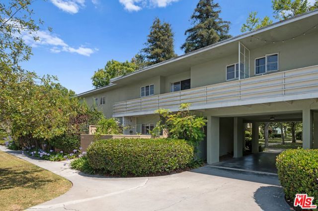 5443 1/2 Village, Los Angeles CA: https://media.crmls.org/mediaz/8e7b470f-3fb9-45b9-9d9a-299573c3604d.jpg