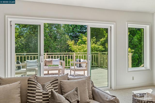 22 Ranger Ct, Alamo CA: https://media.crmls.org/mediaz/8e7bb5b2-b50e-4afc-943b-de0d710094e8.jpg