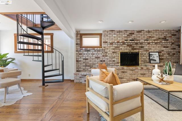 769 Santa Ray Ave, Oakland CA: https://media.crmls.org/mediaz/8e7bce93-a40d-4662-9bbf-1d900216fe7a.jpg