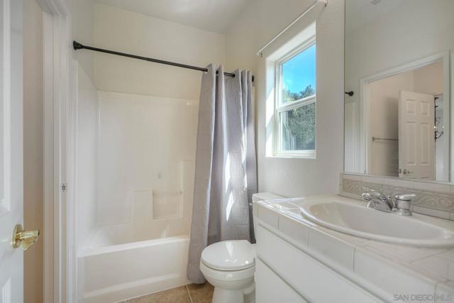 29711 Williams Valley Ct, Escondido CA: https://media.crmls.org/mediaz/8e7c6cc0-bf58-44ae-aef9-04dbdf145b2f.jpg