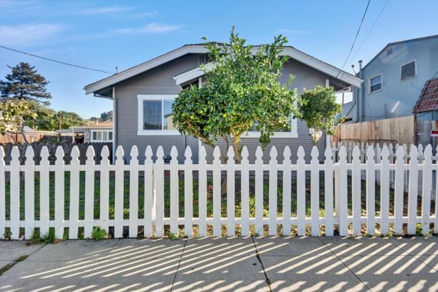 367 College Street, Hollister CA: https://media.crmls.org/mediaz/8e7cafe6-ac3c-427a-b5e3-adc9fb306d21.jpg