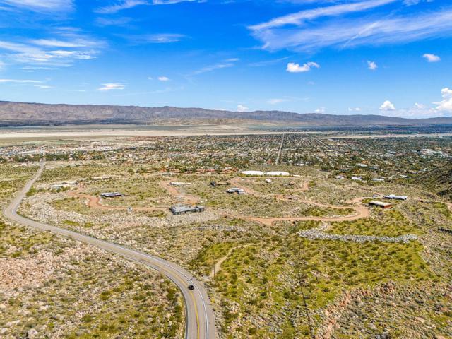 2338 City View Drive, Palm Springs CA: https://media.crmls.org/mediaz/8e7ce6c7-0fc0-4f60-9104-e46ebd2cb82d.jpg