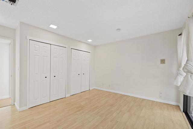 Image 30 of 42 For 300 Locust Dr  6