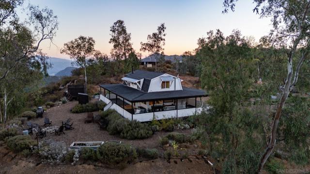 23898 Crown Hill Ln, Escondido CA: https://media.crmls.org/mediaz/8e7d4df8-7d90-4aa7-bcb6-e6b05019adc5.jpg