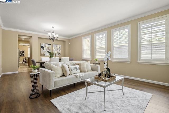 670 W Privado Way, Mountain House CA: https://media.crmls.org/mediaz/8e7d4f12-4aaa-4536-8155-1b4bdb56b362.jpg