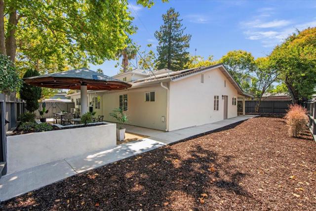 586 Burgoyne Street, Mountain View CA: https://media.crmls.org/mediaz/8e7d6a82-e2c3-48db-92e7-fdd260743bc3.jpg