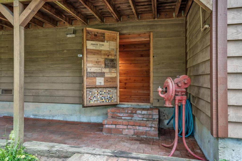 https://media.crmls.org/mediaz/8e7d6ceb-67af-4954-9037-a7418b97c3a5.jpg?preset=X-Large