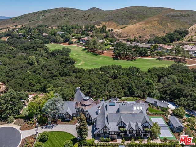 5076 Island Forest Place, Westlake Village CA: https://media.crmls.org/mediaz/8e7da554-2784-4df8-9a85-b81c0120776b.jpg