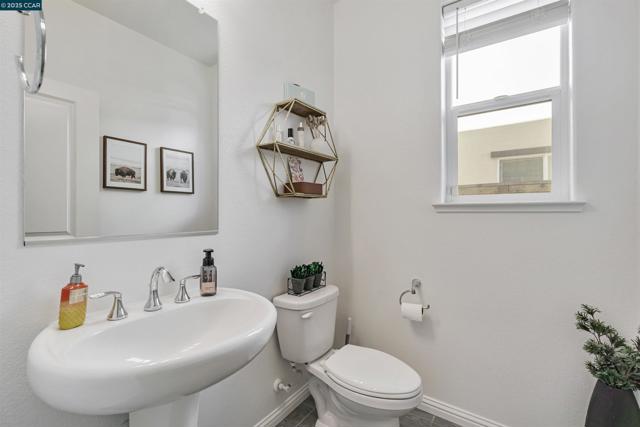 158 Wooley Creek Way, Brentwood CA: https://media.crmls.org/mediaz/8e7de58e-f657-4db6-b009-02976bd4ce95.jpg