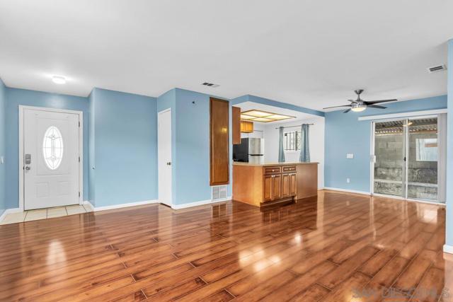 935 Ramona Ave, Spring Valley CA: https://media.crmls.org/mediaz/8e7e280f-4368-41ff-93d1-8a5609fd3379.jpg