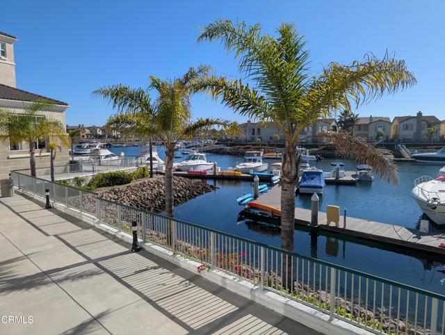 4256 Tradewinds Drive, Oxnard CA: https://media.crmls.org/mediaz/8e7ec27a-ea19-4aae-92af-cbc3397c5127.jpg