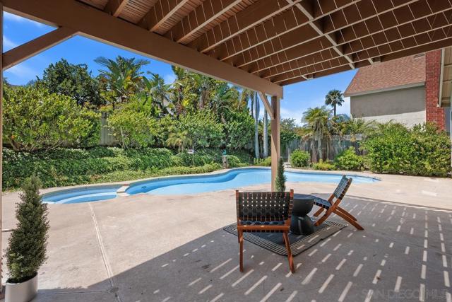 9511 Via Pereza, San Diego CA: https://media.crmls.org/mediaz/8e7ecdf6-f670-4a4f-bc95-fabe95413d52.jpg