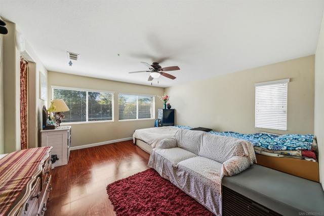 40661 Cartier St, Murrieta CA: https://media.crmls.org/mediaz/8e7ee610-7017-4349-a019-b56d2088929e.jpg
