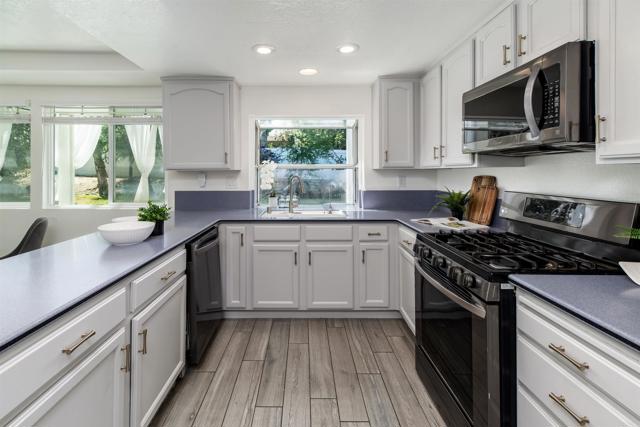 Detail Gallery Image 9 of 32 For 42059 Avenida Vista Ladera, Temecula,  CA 92591 - 4 Beds | 2/1 Baths