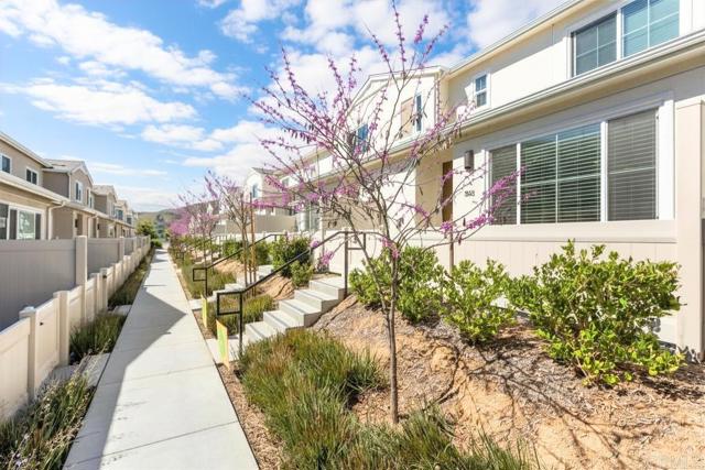 355 CITRINE TRAIL, Fallbrook CA: https://media.crmls.org/mediaz/8e7f7ea9-0d8c-488a-a3cb-808cb88e3d91.jpg