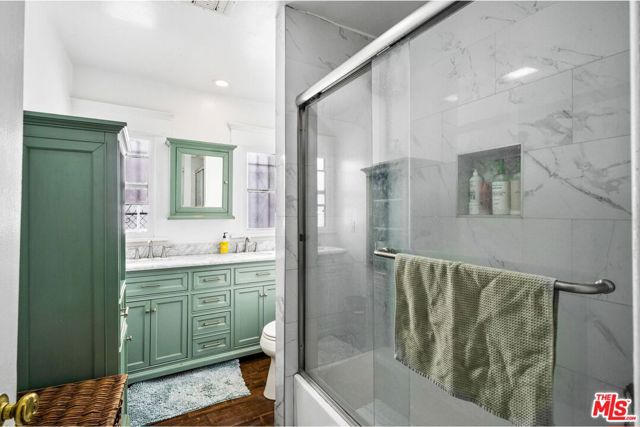 5342 Lemon Grove Avenue, Los Angeles CA: https://media.crmls.org/mediaz/8e7fd1fd-5461-4470-a3f1-fcee99cd30d3.jpg