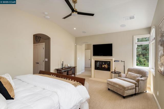 129 Alta Vista Way, Danville CA: https://media.crmls.org/mediaz/8e7fe000-ebf3-4960-8bf3-33c1859829e4.jpg