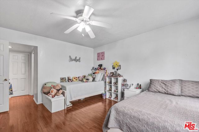 2463 Easy Avenue, Long Beach CA: https://media.crmls.org/mediaz/8e800a11-4829-4c2f-a065-7e541bcf6605.jpg