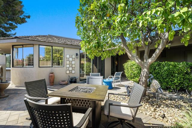 5 Seton Court, Rancho Mirage CA: https://media.crmls.org/mediaz/8e801881-cdda-4ed2-b995-5c2521ef245a.jpg