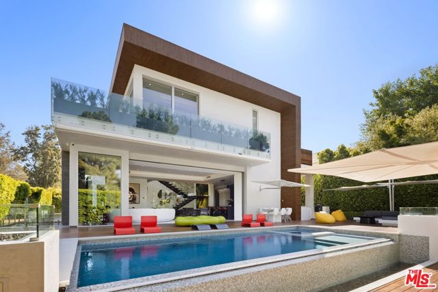1410 Georgina Avenue, Santa Monica CA: https://media.crmls.org/mediaz/8e809200-4306-4ff4-813e-9f5802c38314.jpg