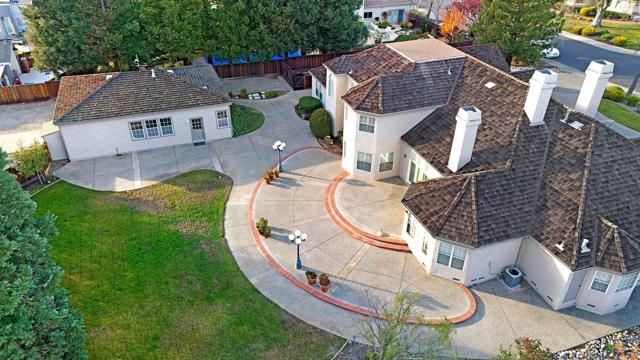 2215 Chardonnay Way, Livermore CA: https://media.crmls.org/mediaz/8e8165dc-4ab4-4e51-9fa9-b202fba5054e.jpg