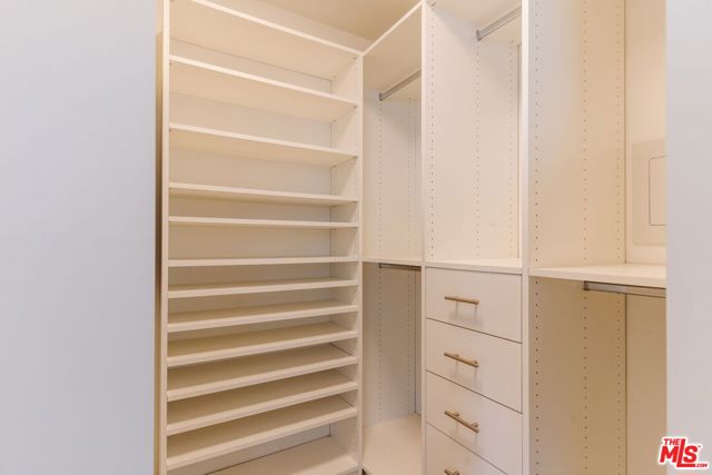 310 Washington Boulevard, Marina del Rey CA: https://media.crmls.org/mediaz/8e82978f-e815-4071-b9bb-41cd5d502522.jpg