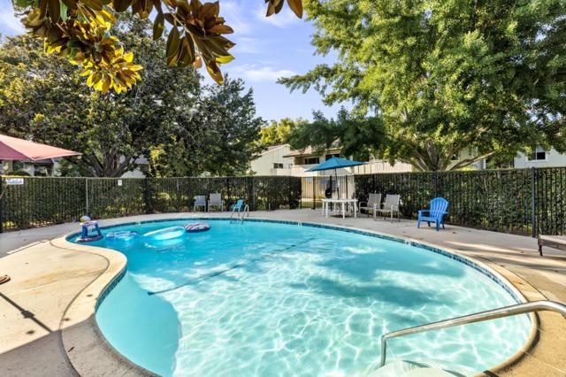 264 N Whisman Road, Mountain View CA: https://media.crmls.org/mediaz/8e82b3bc-f4c1-4fb4-bbf0-be96dab82fbf.jpg