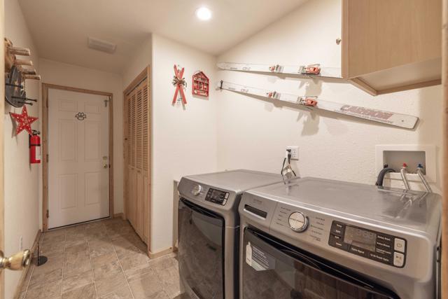 1239 E Alpinview Drive, Big Bear CA: https://media.crmls.org/mediaz/8e82e762-166b-4660-af99-963a6e907da0.jpg