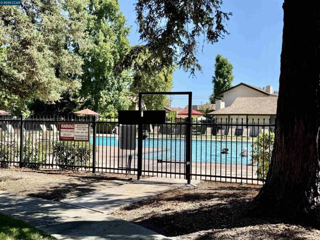 1564 Candelero Drive, Walnut Creek CA: https://media.crmls.org/mediaz/8e8302ad-d2ac-4533-b2c8-fc326a46b800.jpg