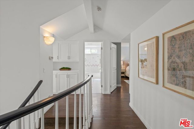 10411 Windtree Drive, Bel Air CA: https://media.crmls.org/mediaz/8e834901-169d-491a-be6a-0ffe852e7026.jpg